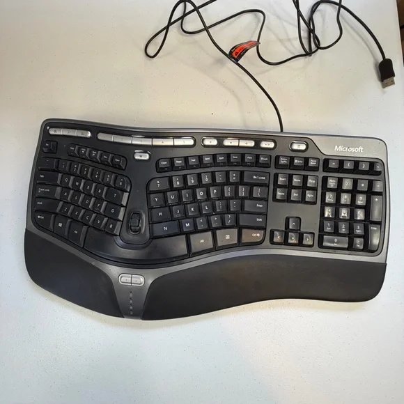 Microsoft KU-0462 Natural Black Ergonomic Wave USB Keyboard 4000 v1.0 Tested - Picture 1 of 5